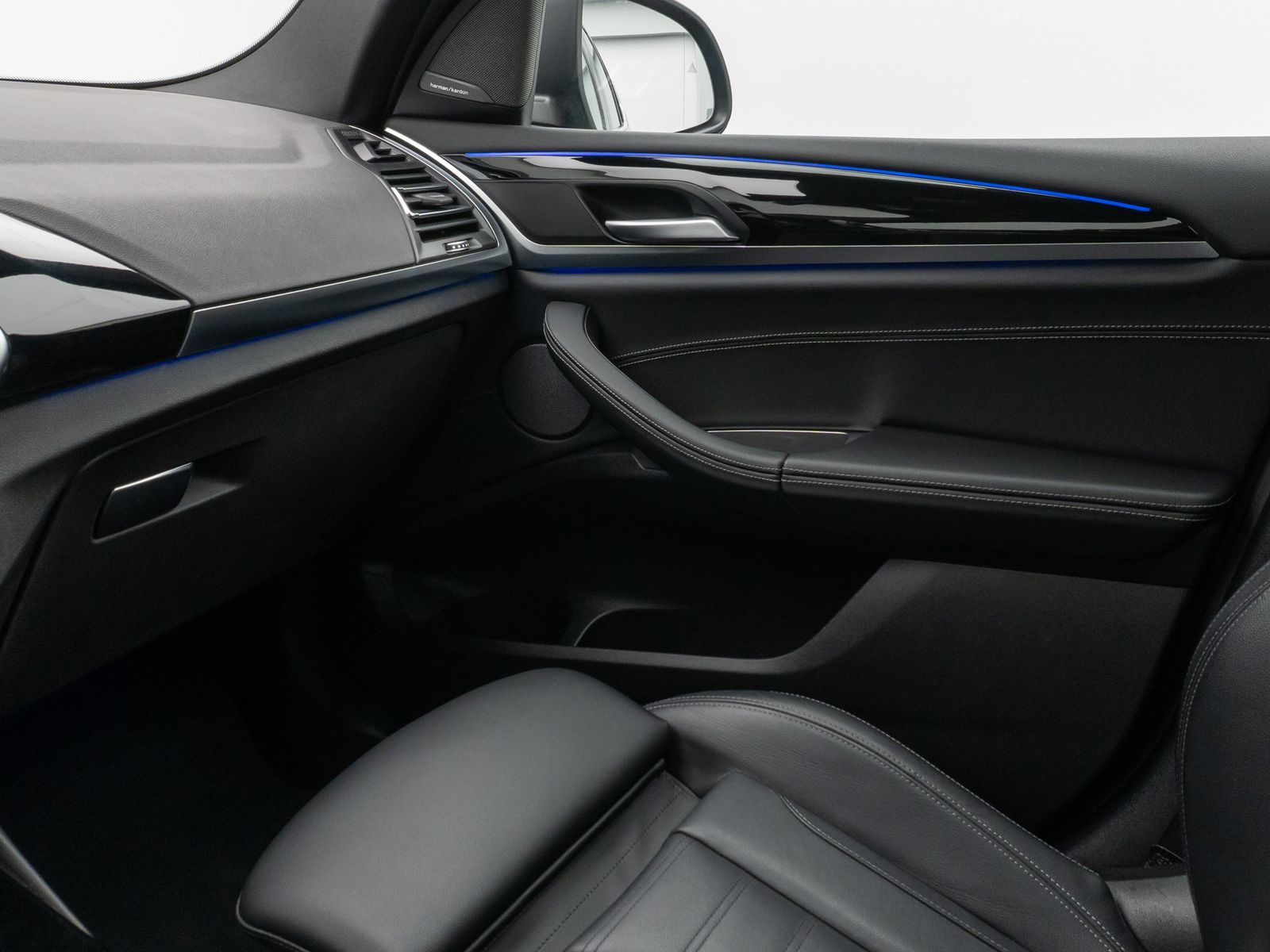 Fahrzeugabbildung BMW X3 xD30d Sport Kamera Laser HUD H/K Komfort AHK