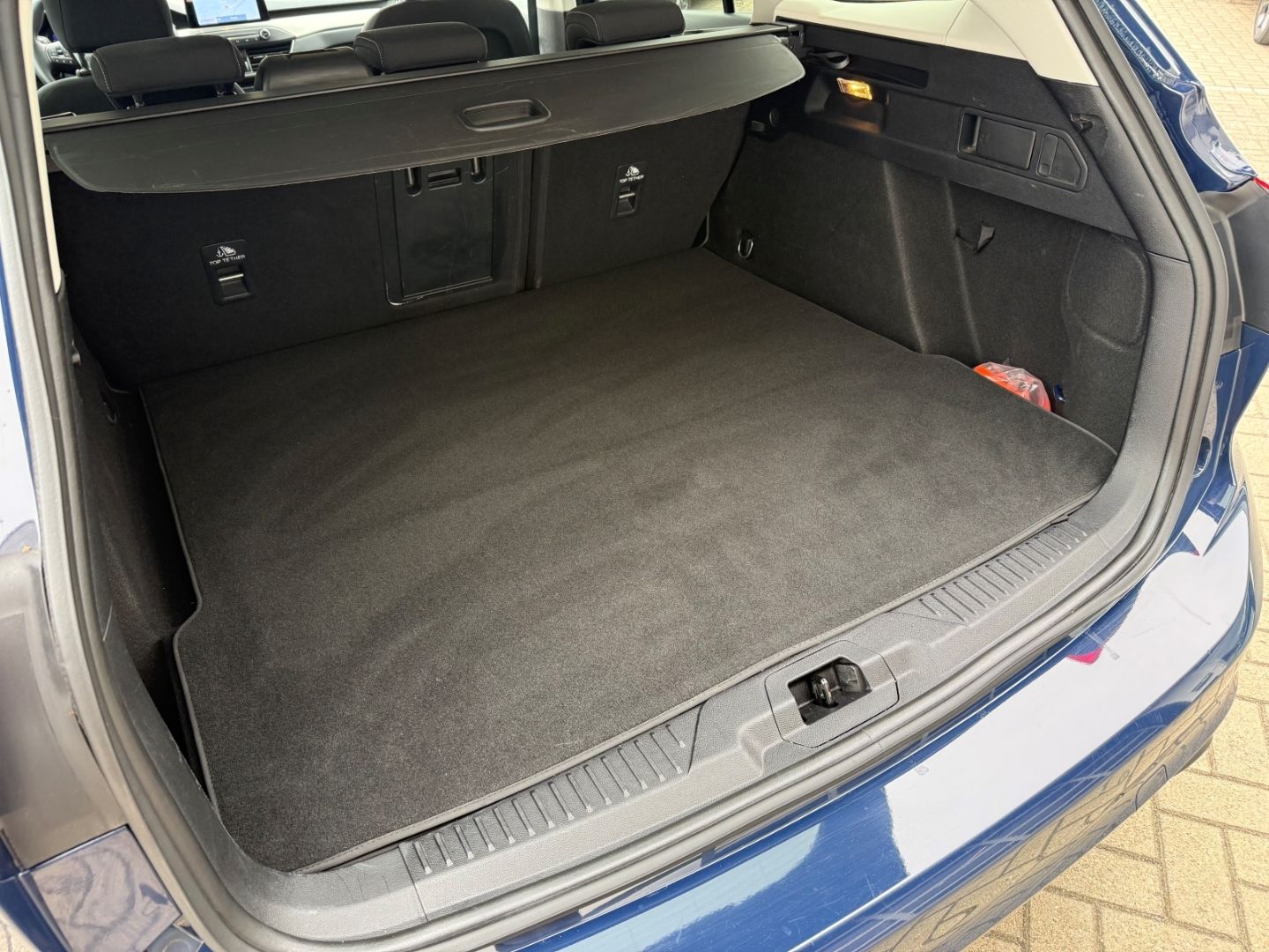 Fahrzeugabbildung Ford Focus Titanium X Turnier HUD Navi Digitales Cock