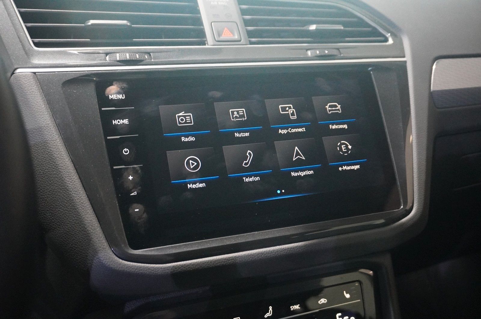 Fahrzeugabbildung Volkswagen Tiguan Life 1.4 e-HYBRID NAVI/LED/KAMERA/SH/VIRT