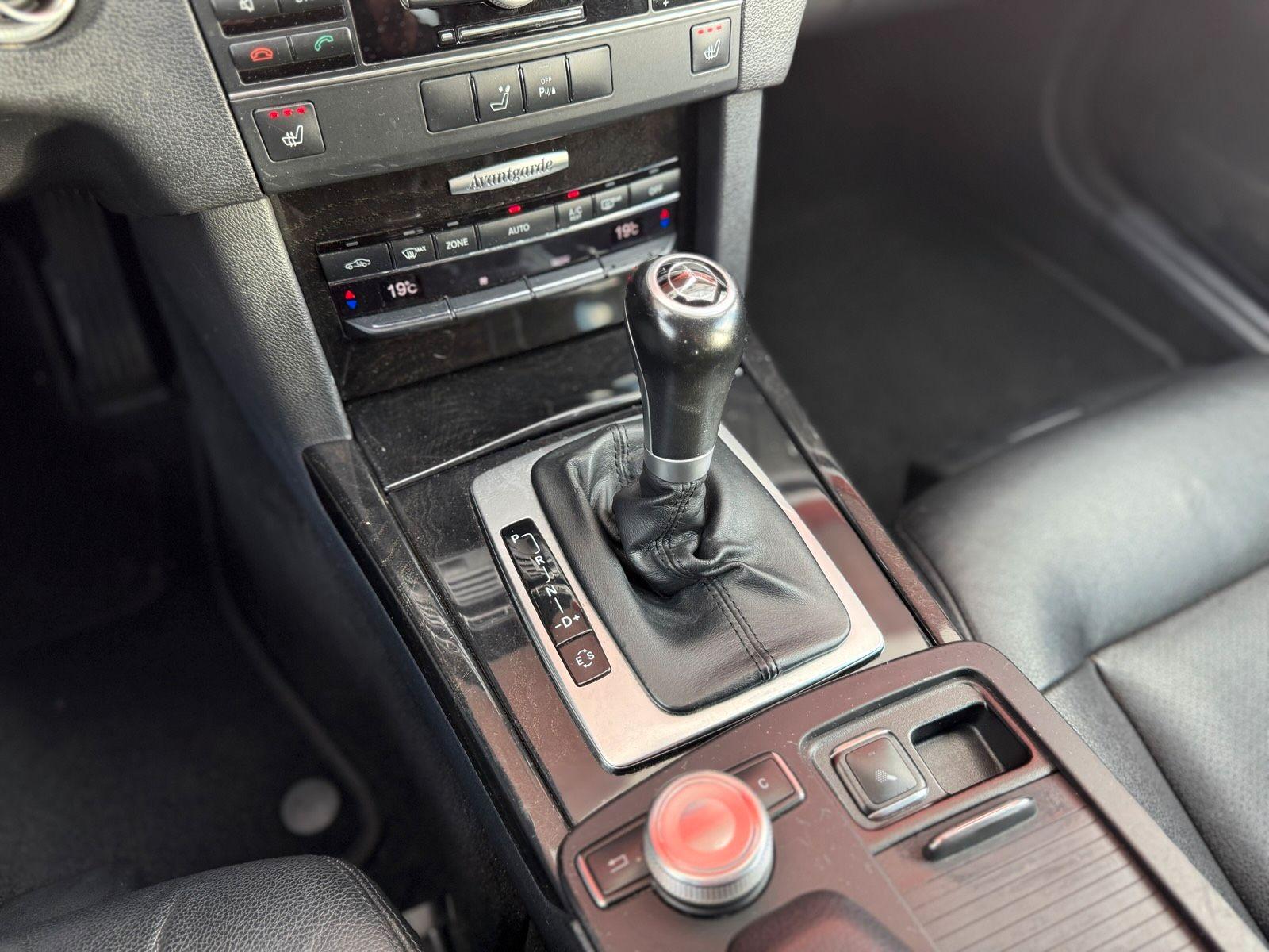 Mercedes-Benz E220 2011 — photo 14