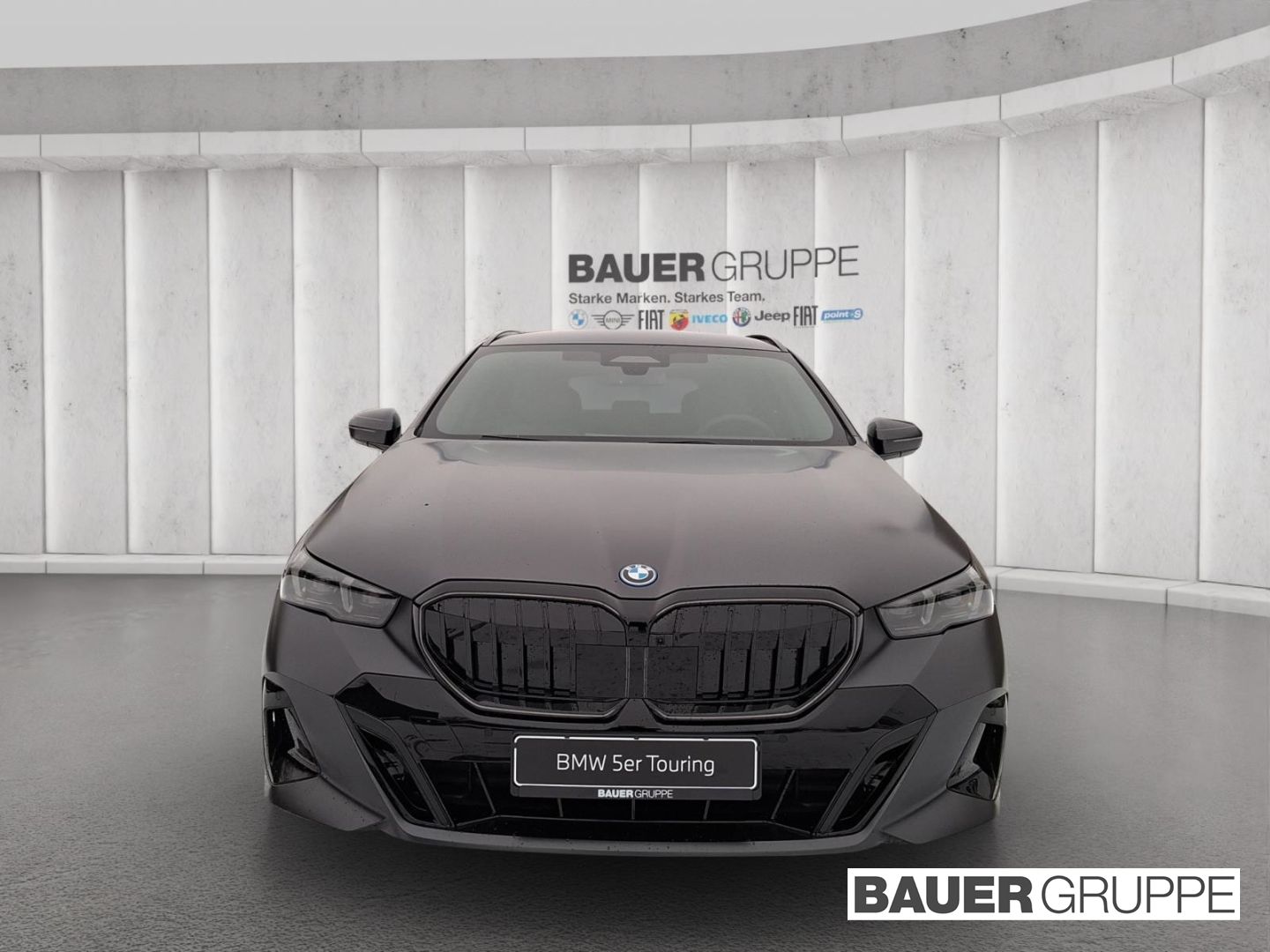 BMW 550 e xDrive Touring M Sport HUD AD AHK UPE 105. imagem 2