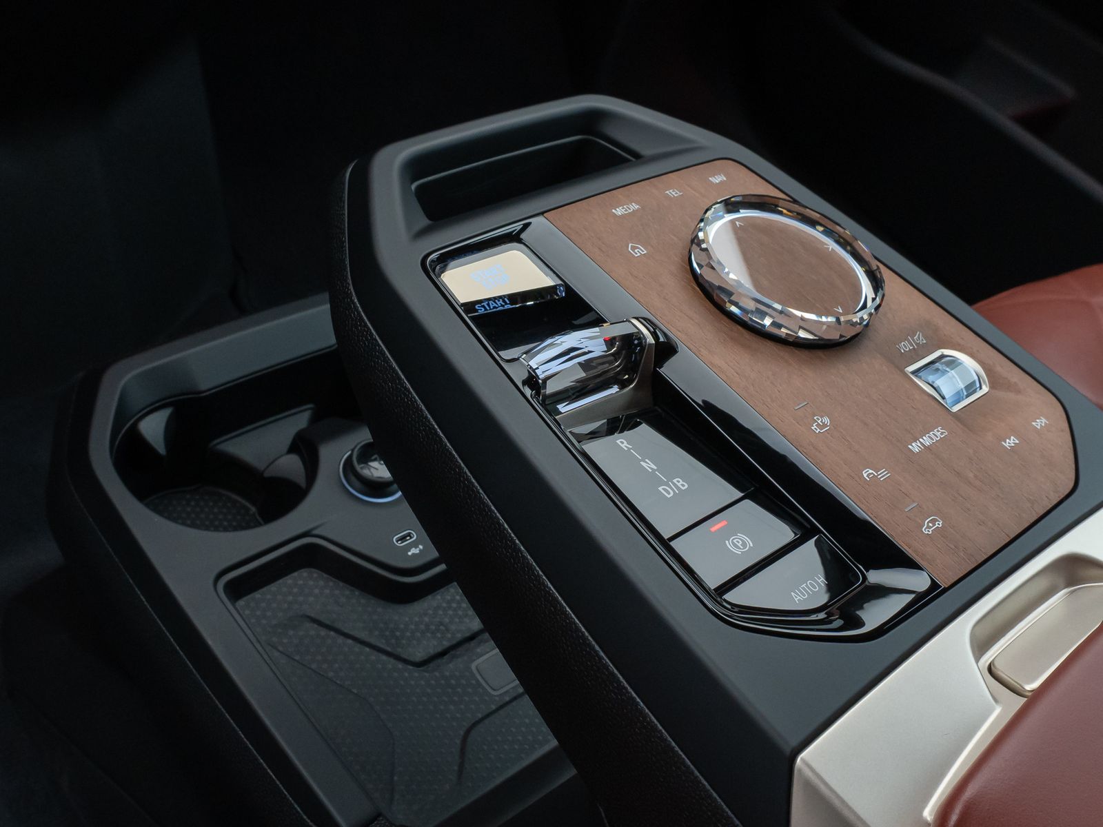 Fahrzeugabbildung BMW iX xD50  Sport Pano Sky-Lounge 360°Laser SoftCl