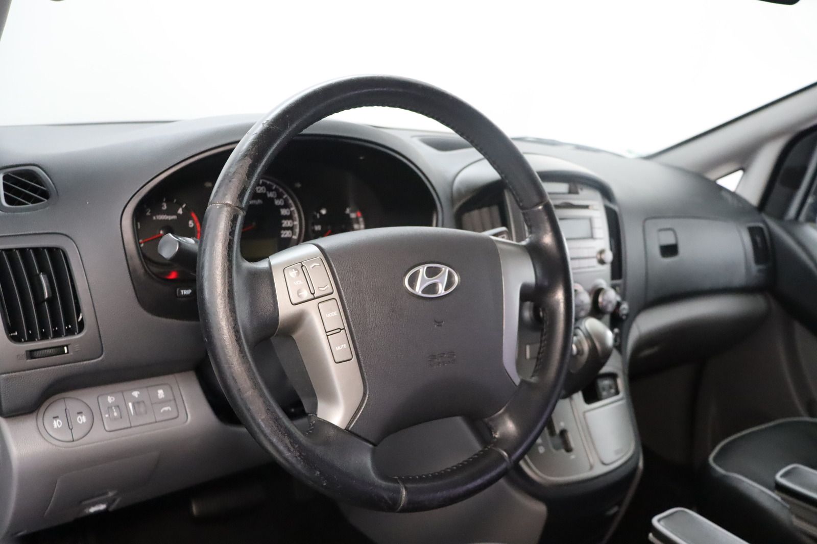 Fahrzeugabbildung Hyundai H-1 2.5CRDi Travel 8-Sitzer * PDC