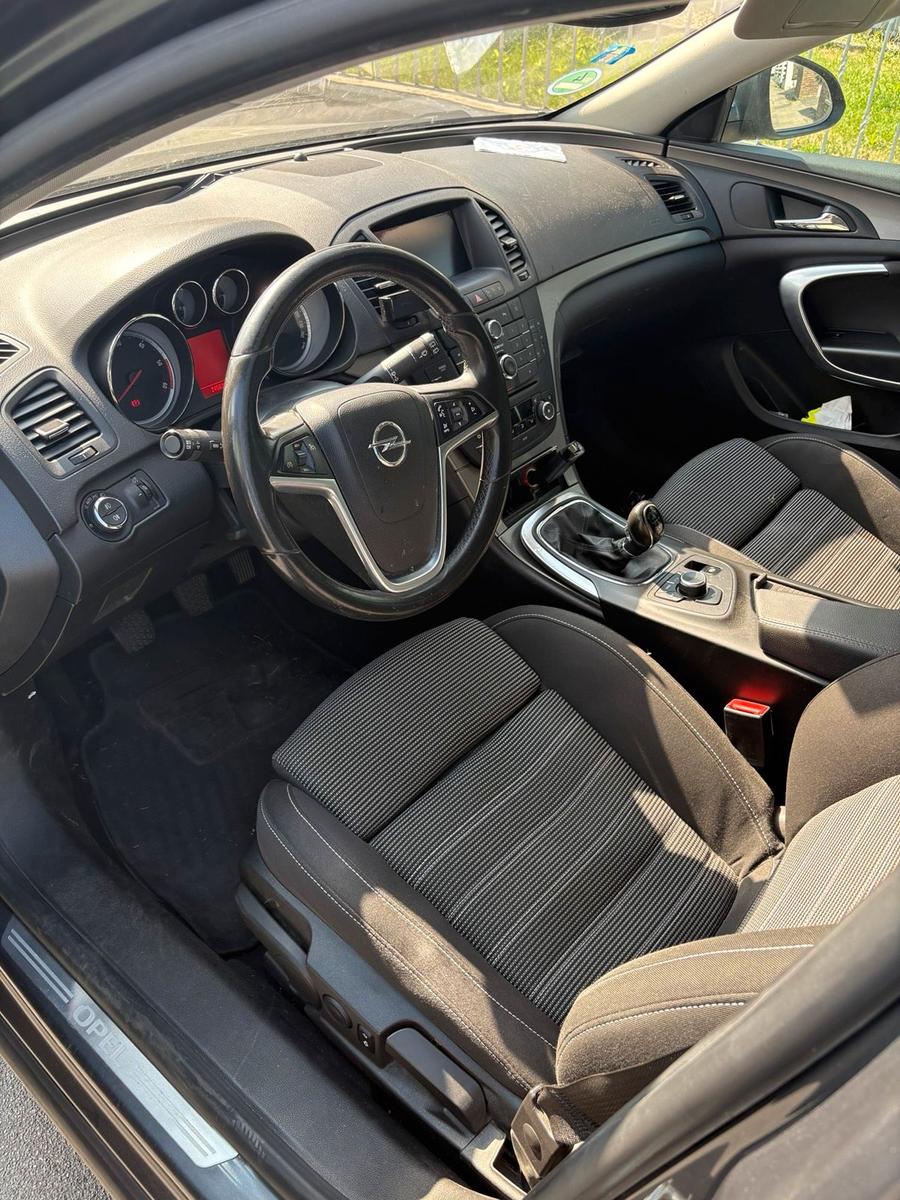 Opel Insignia 2011 — engine 131 HP (96kW)