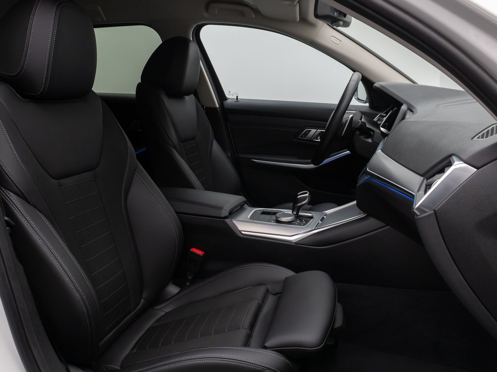 Fahrzeugabbildung BMW 320d Sport Line Kamera DAB HiFi DrivAssist Alarm