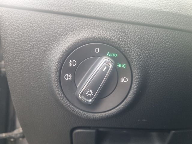 Fahrzeugabbildung SKODA Superb Combi 2.0 TDI 4x4 DSG Style NAVI STANDHEI