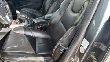 Volvo V40 Cross Country - 10