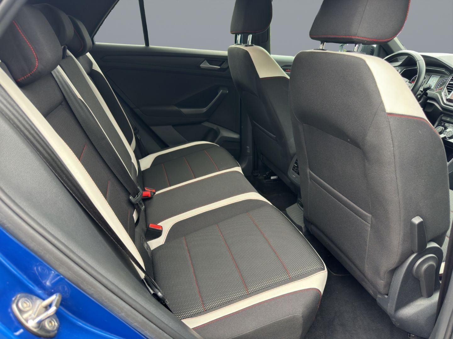Fahrzeugabbildung Volkswagen T-Roc Sport 4Motion 2.0 TSI AHK-abnehmbar Navi L