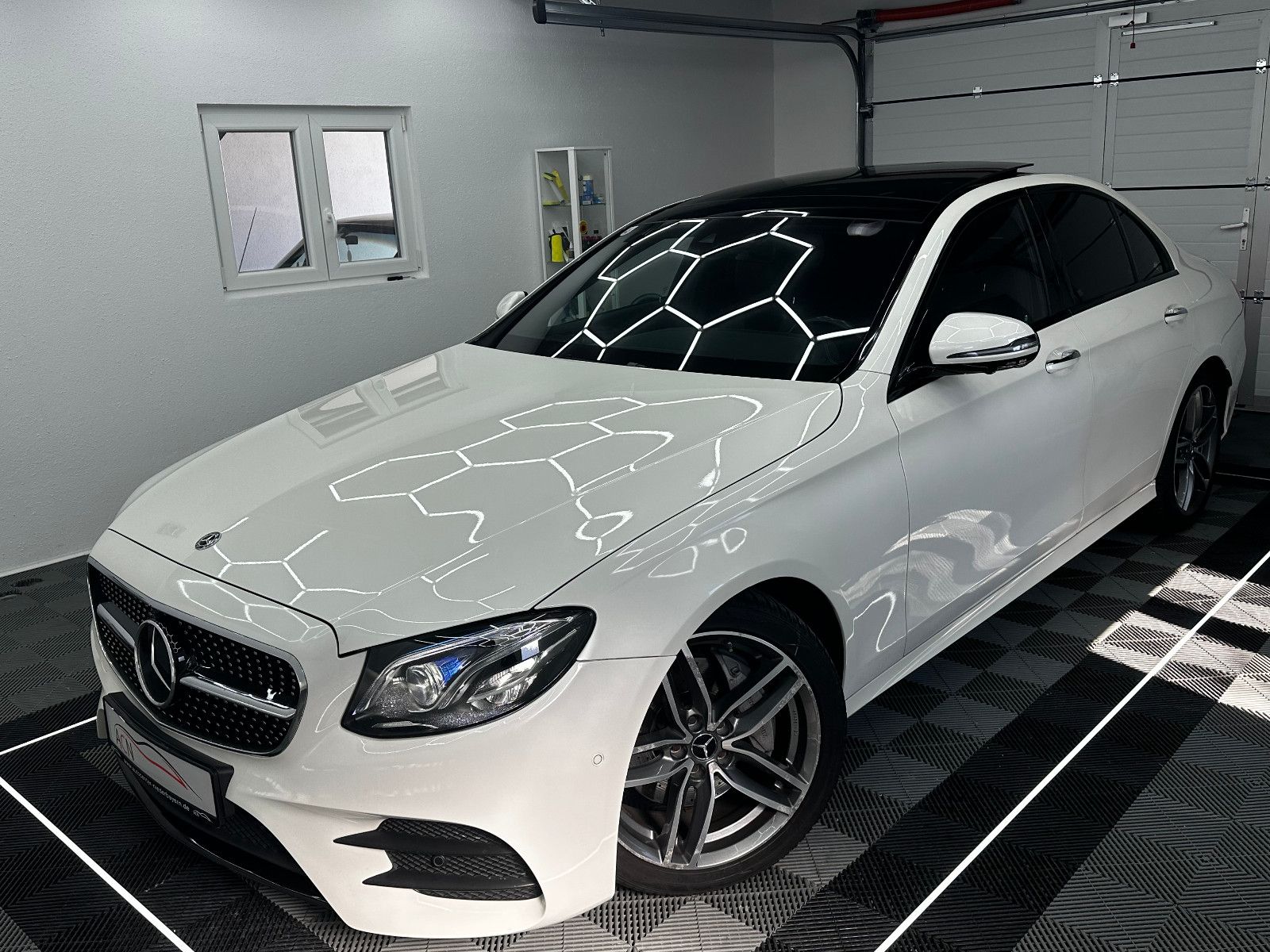 Fahrzeugabbildung Mercedes-Benz E 350d AMG-LINE/WIDESCREEN/360°KAM/PANO/E43 Opt.
