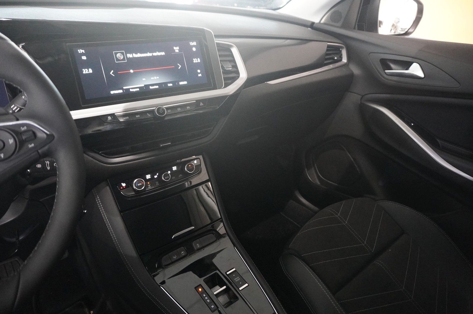 Fahrzeugabbildung Opel Grandland (X) 1.2T GS SPORT NAVI/LED/KAMERA/VIRT