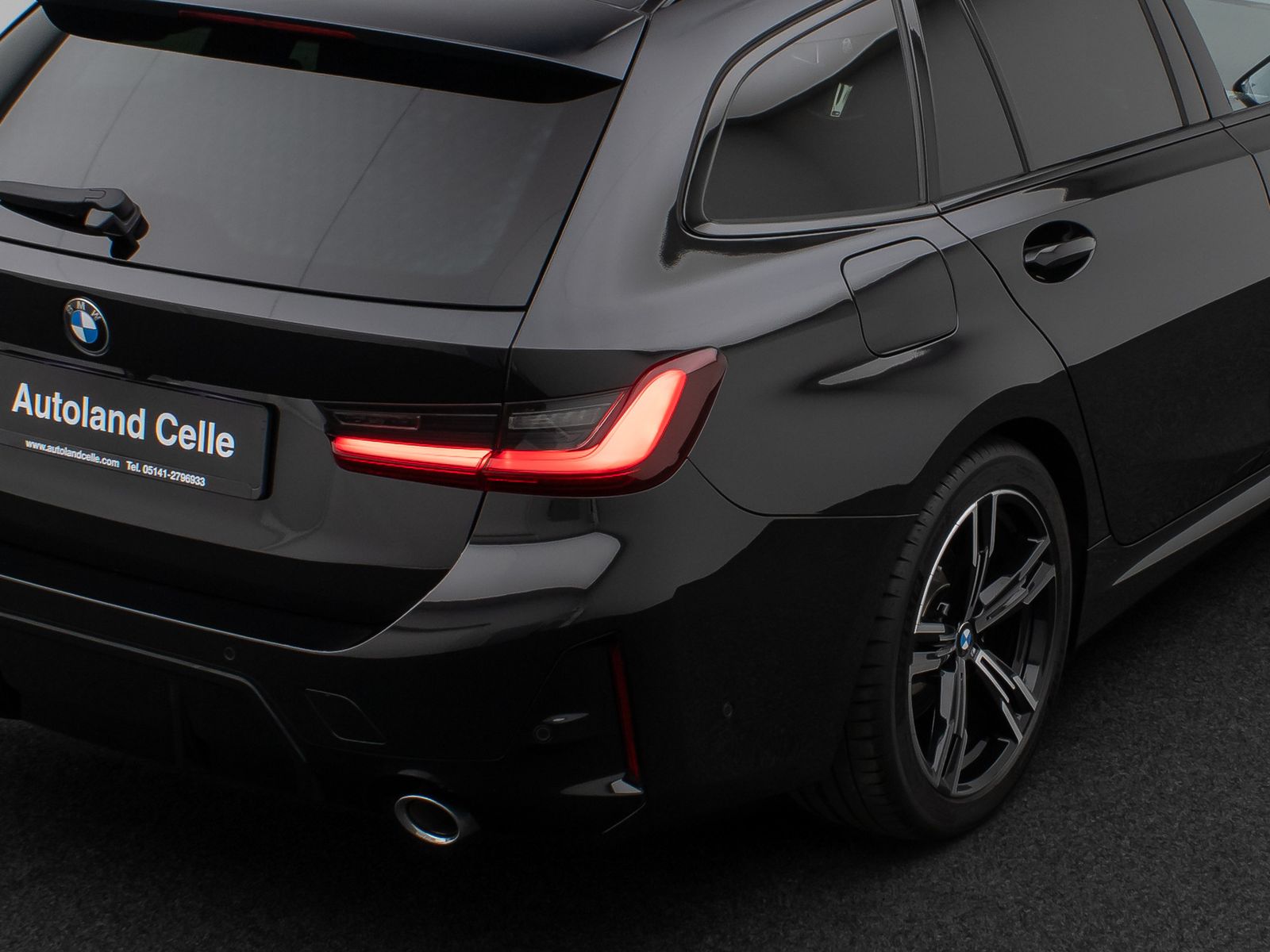 Fahrzeugabbildung BMW 318d M Sport Panorama Kamera HUD DAB HiFi AHK