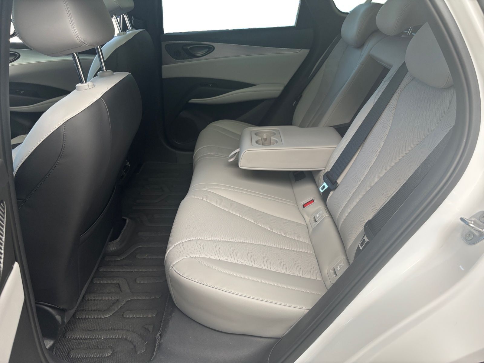 BYD SEAL 6