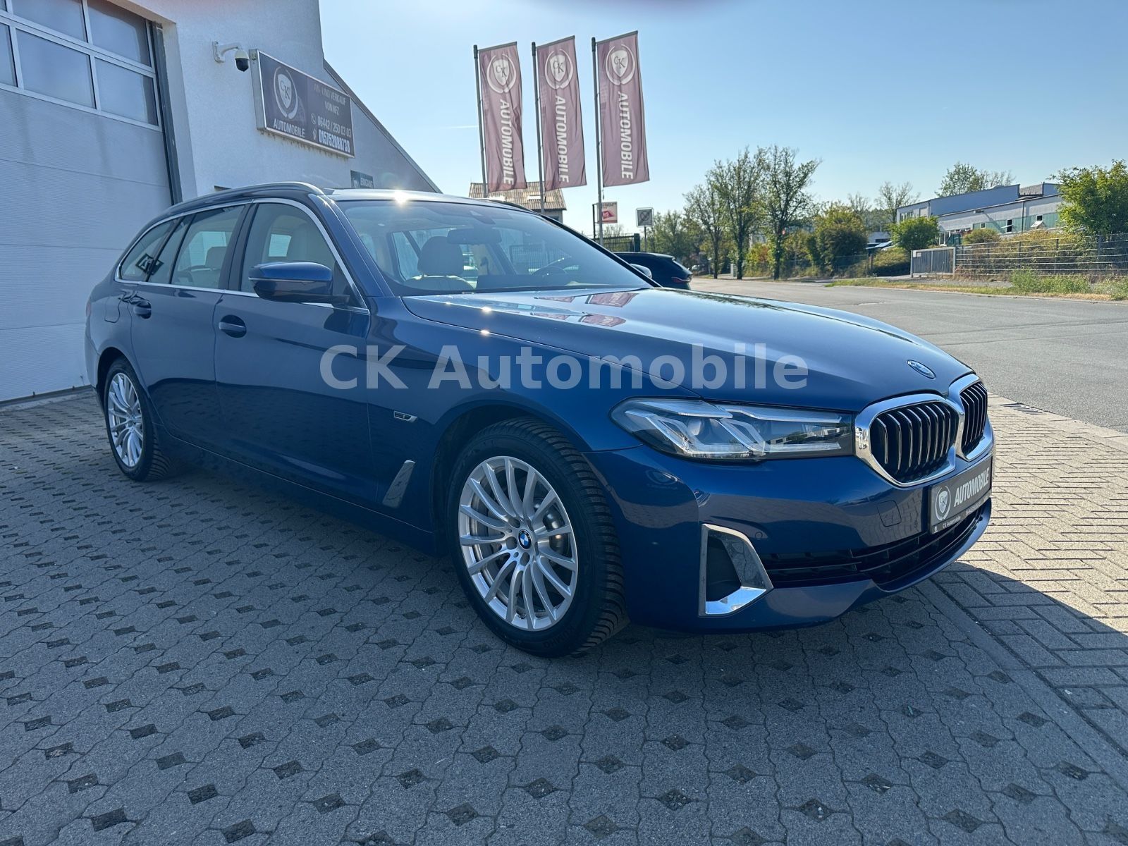 Fahrzeugabbildung BMW 530e xDrive Touring Luxury Line/Pano/LED/Kam/AHK