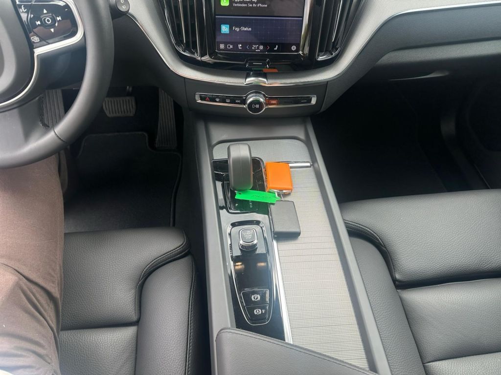VOLVO XC60 T6 AWD Plug-in Hybrid Plus Dark VOLVO XC60 T6 AWD Plug-in Hybrid Plus Dark