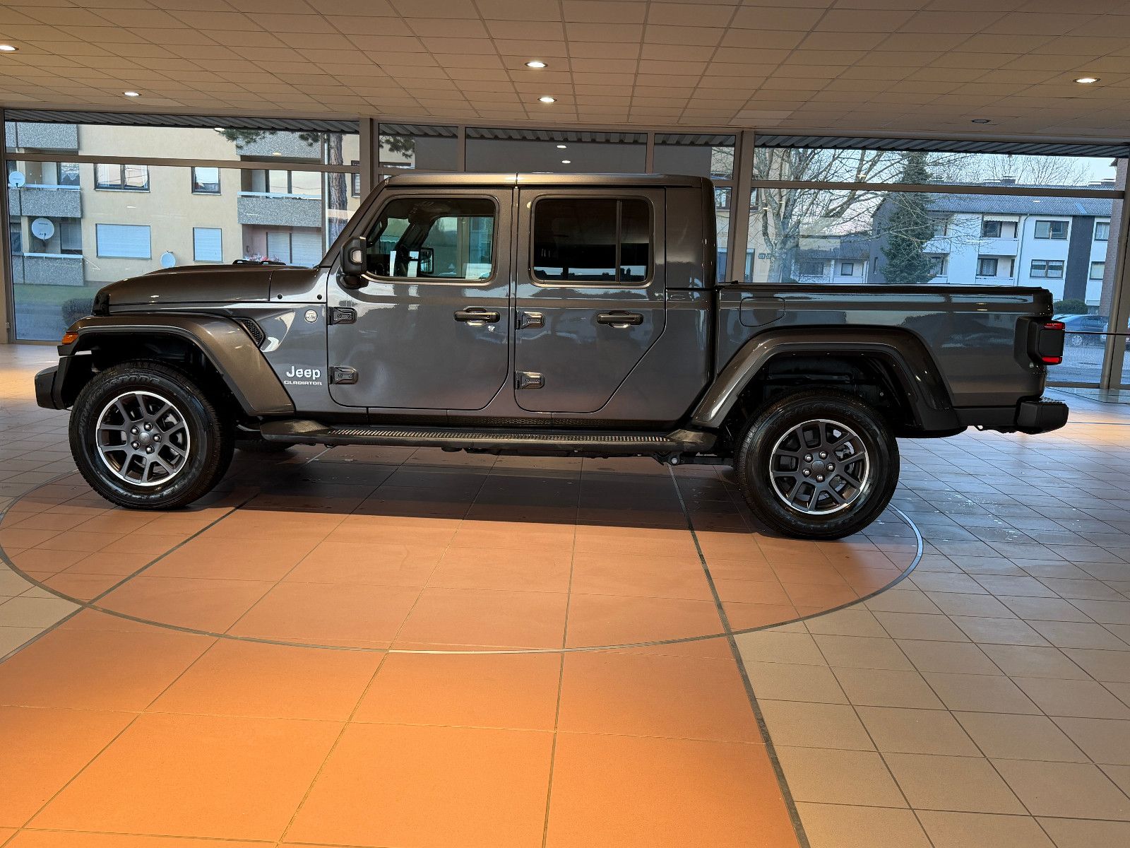 Fahrzeugabbildung Jeep Gladiator Overland 4WD/VOLL/NEUWAGENZUSTAND/