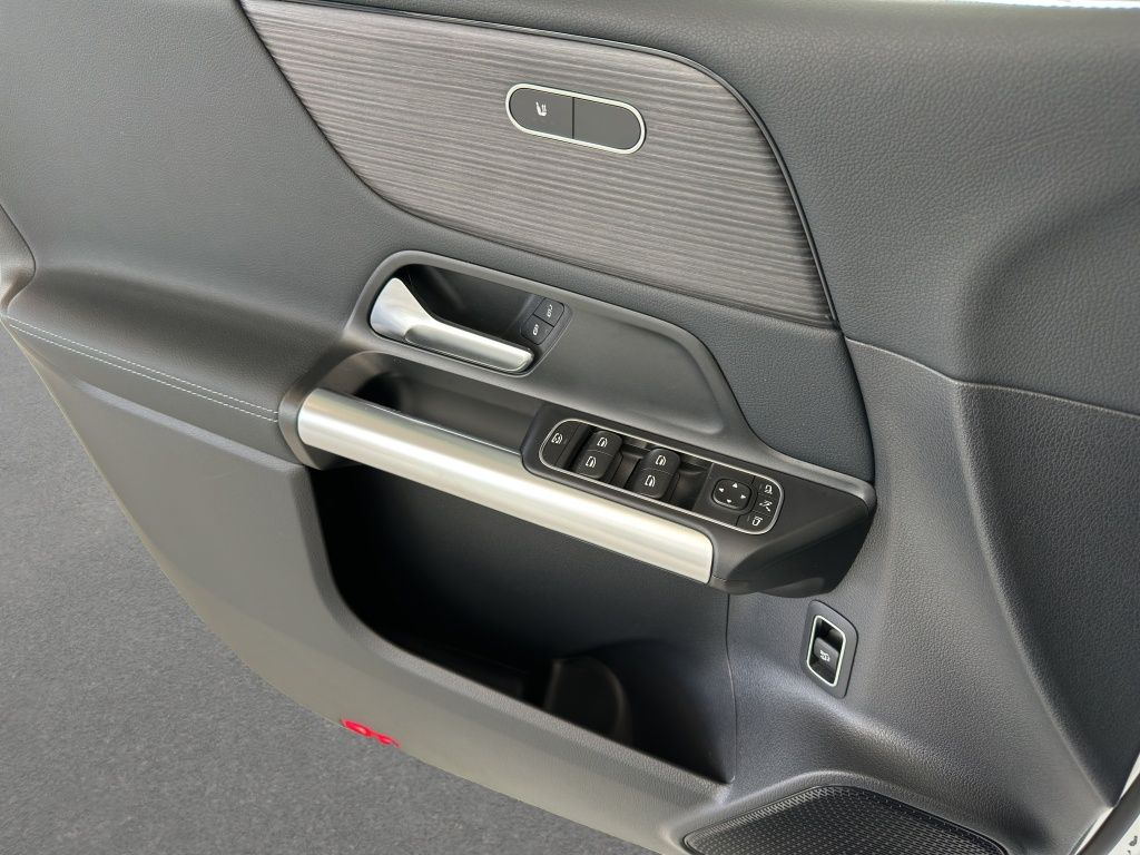 Fahrzeugabbildung Mercedes-Benz B 200 LED*PDC*ParkAss*SpurH*SpurW*el.Heck*ACC*LM