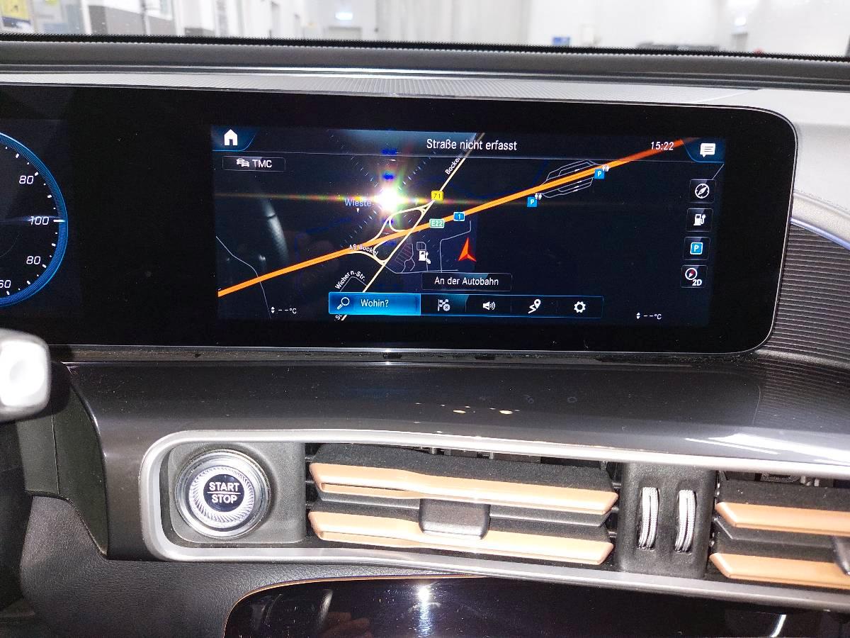 Mercedes-Benz EQC 400 4MATIC AMG Line NAVI LED SHZ PDC