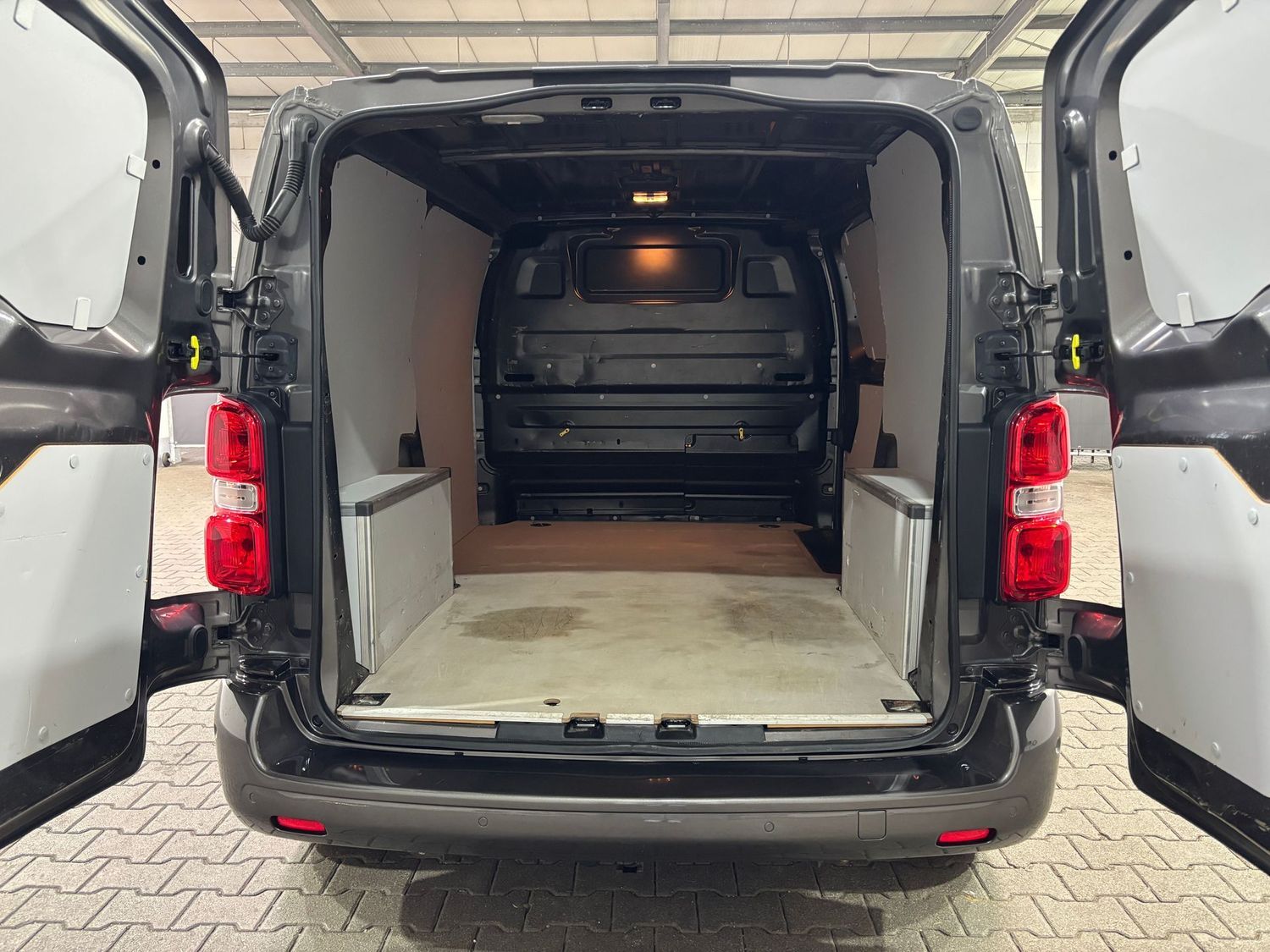 Fahrzeugabbildung Citroën Jumpy 2.0 BlueHDI Club#Kamera#Klima#Tempomat#AHK
