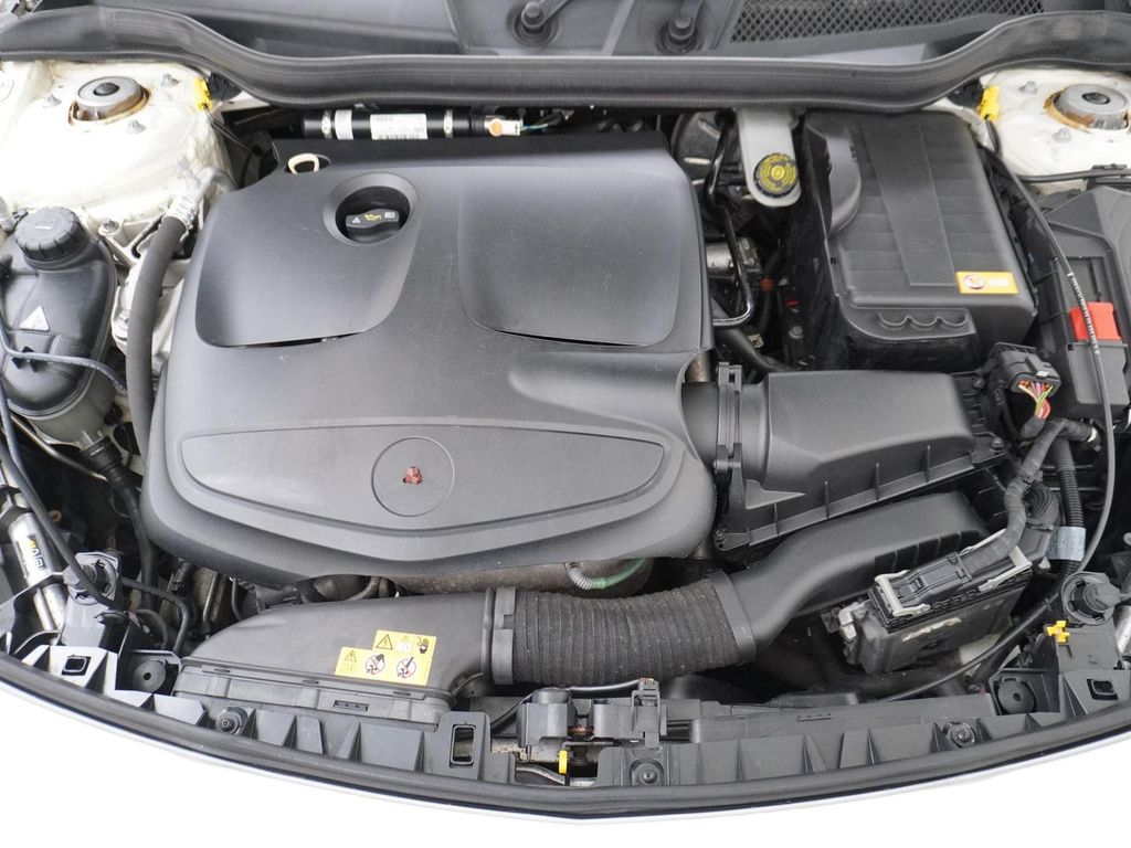 Mercedes-Benz CLA 200 Prestige AMG Styling panorama dach Leder