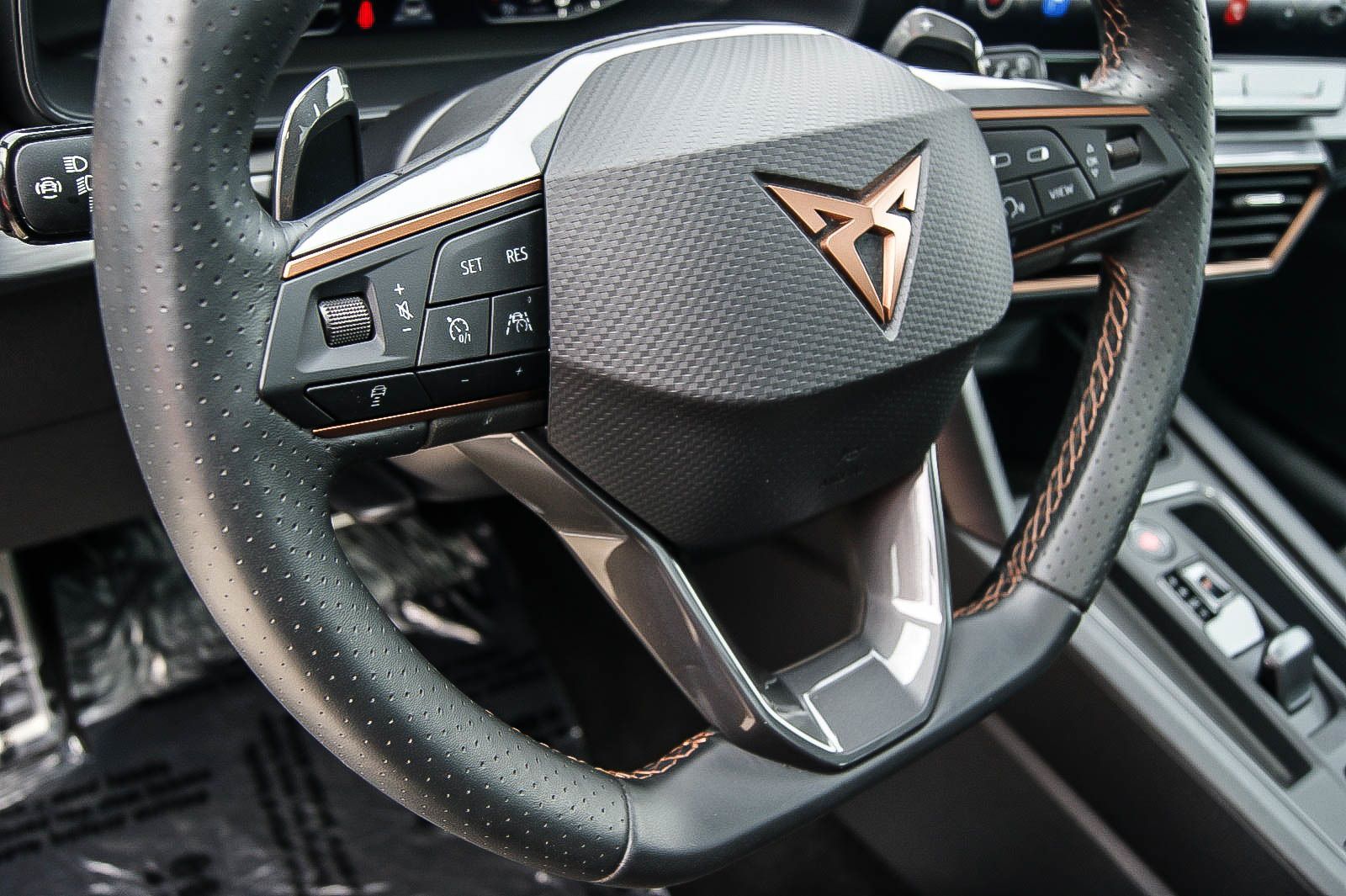 Fahrzeugabbildung CUPRA Leon Sportstourer e-Hybrid PANORAMA CARPLAY ACC