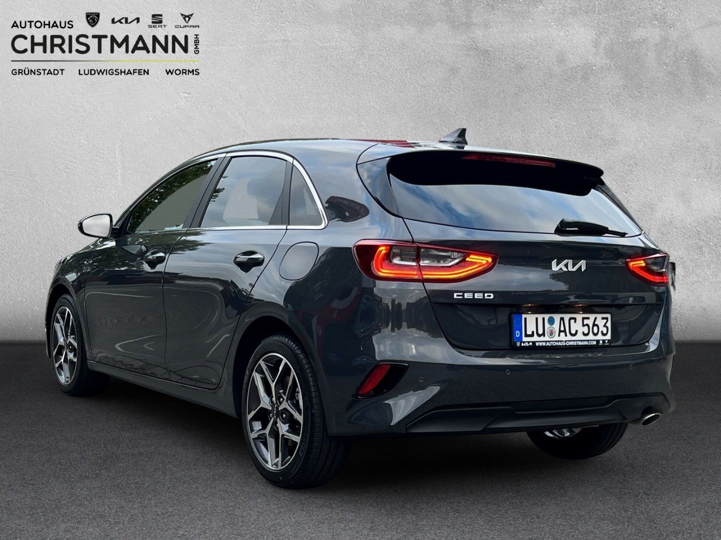Fahrzeugabbildung Kia Ceed ULTIMATE EDITION 1.0 T-GDI *STYLE-PAKET*