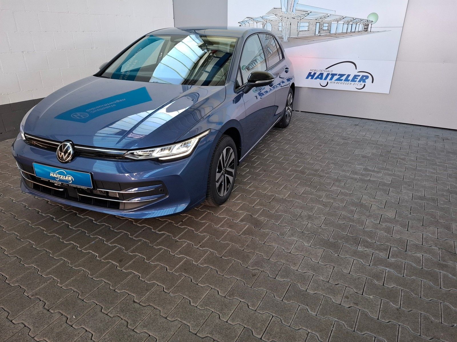 Fahrzeugabbildung Volkswagen Golf VIII Lim. 1.5 eTSI 85 kW Energy +Ganzjahres