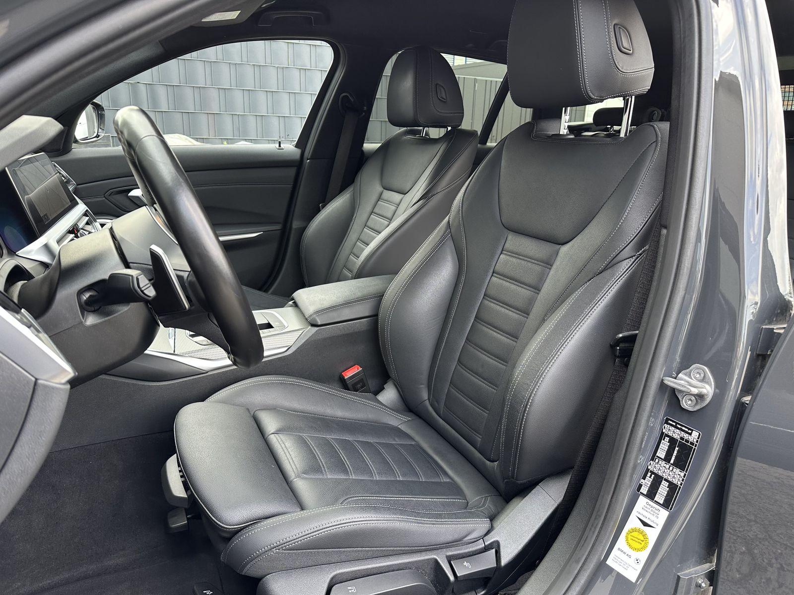 Fahrzeugabbildung BMW 320d Touring M-Sport NAV+LASER+HEAD-UP+KAMERA+PP