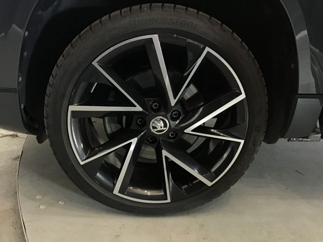 Fahrzeugabbildung Skoda Karoq Sportline 1.5 TSI DSG/Navi/DCC/ACC/4xSHZ