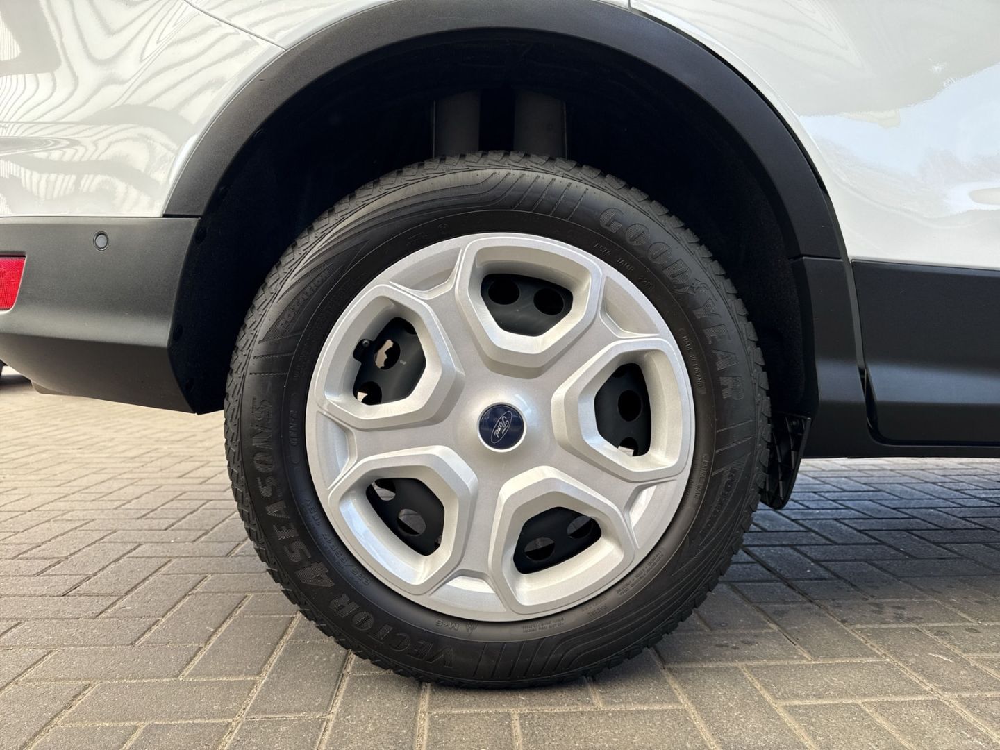 Fahrzeugabbildung Ford Kuga Cool & Connect PPS v+h Winterpaket