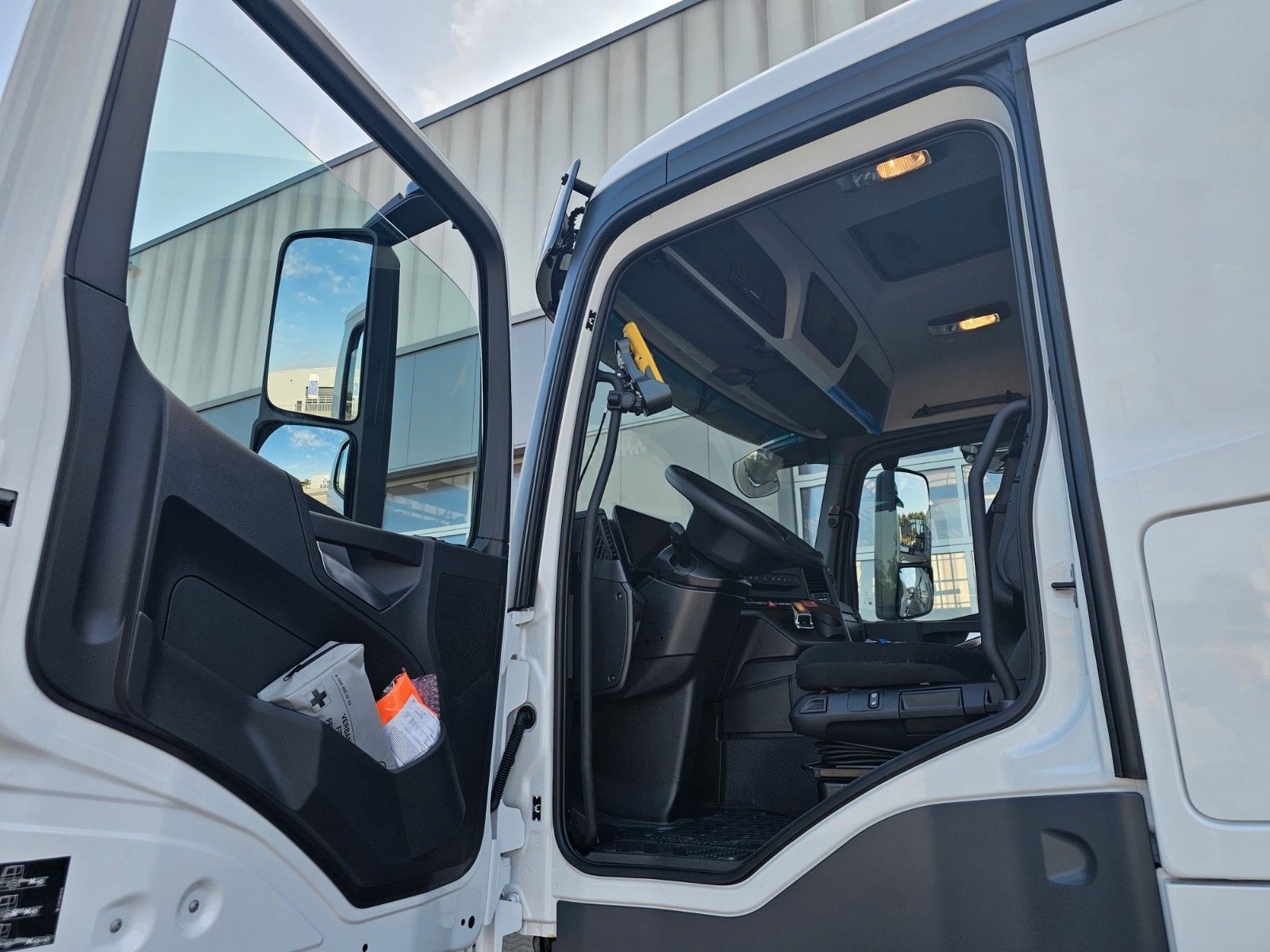 Fahrzeugabbildung Mercedes-Benz Actros 2645 Abrollkipper MEILLER RS 21.70 / 6x4