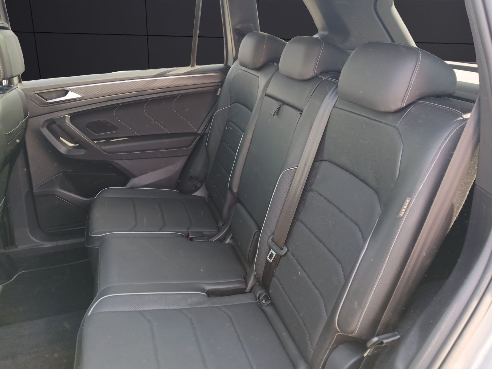 Fahrzeugabbildung Volkswagen Tiguan Allspace TDI R-Line DSG 4M STH Matrix AHK