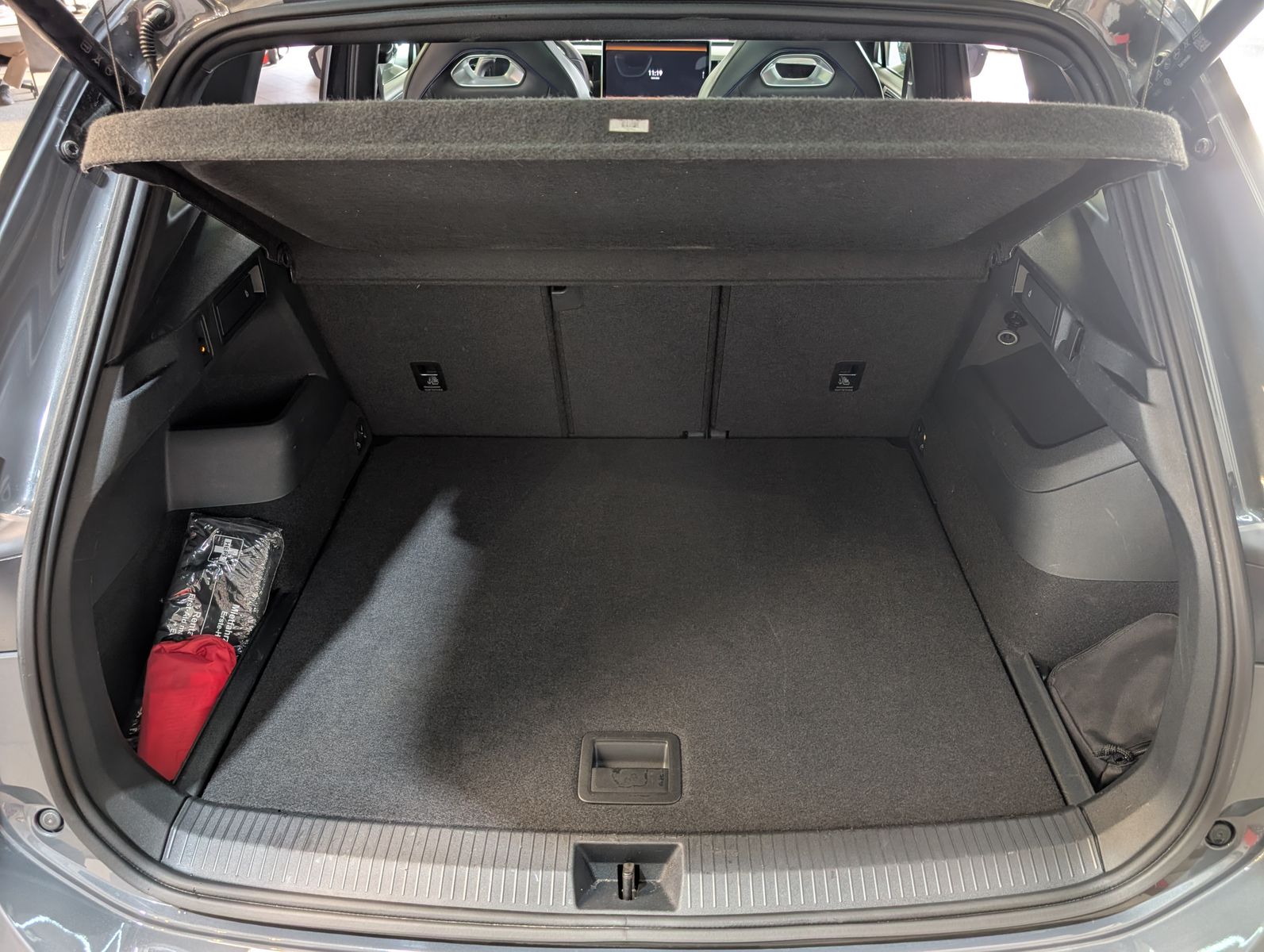 Photo du véhicule Volkswagen Tiguan 2.0TDI R-Line 4M Pano Black AHK Matrix 20