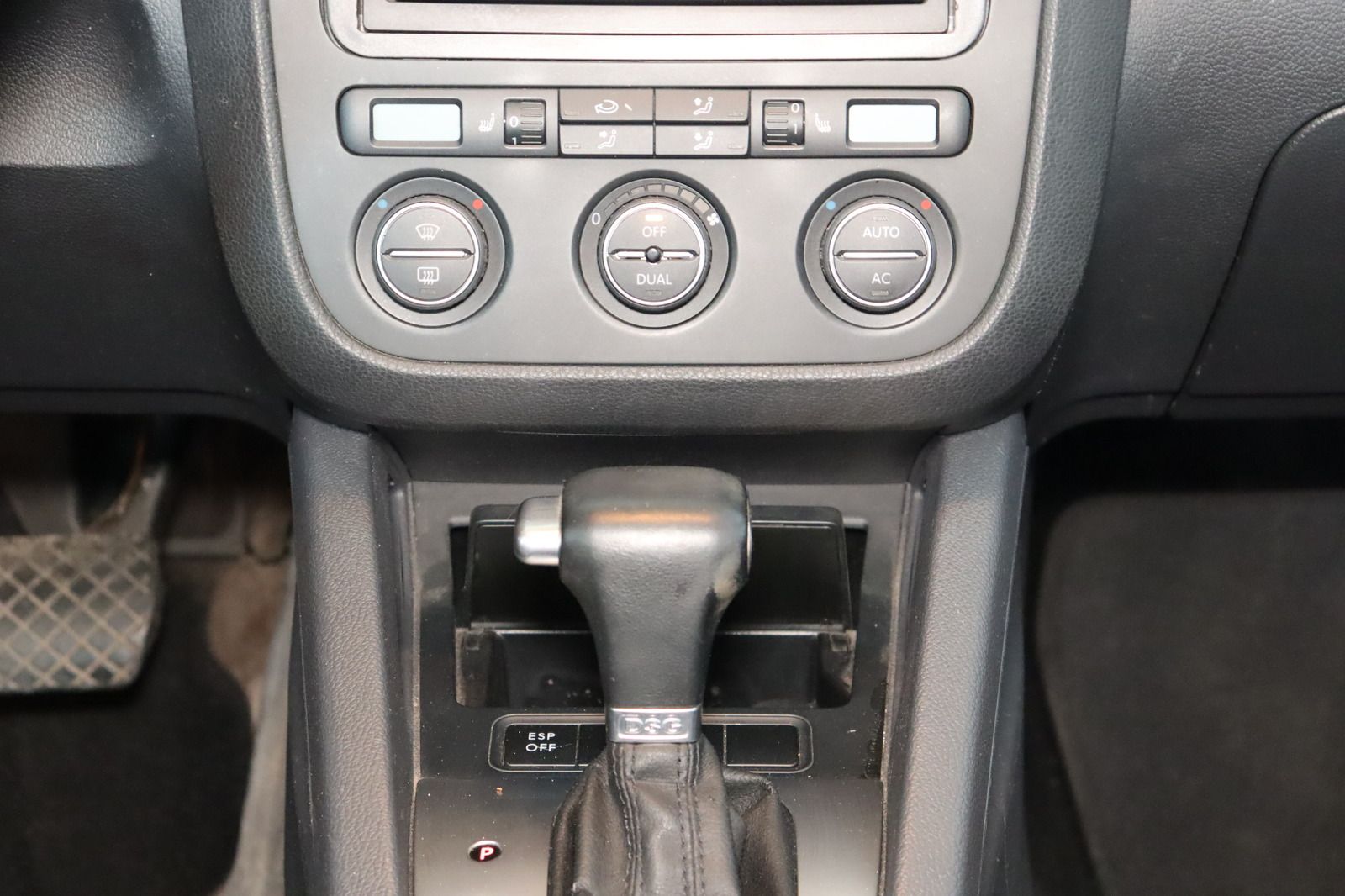 Fahrzeugabbildung Volkswagen Golf V 2.0 TDI DSG Tour HU 04.2028
