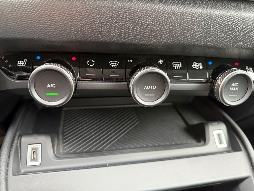 Fahrzeugabbildung Citroën e-C4 136 FEEL PACK+ Kältepaket