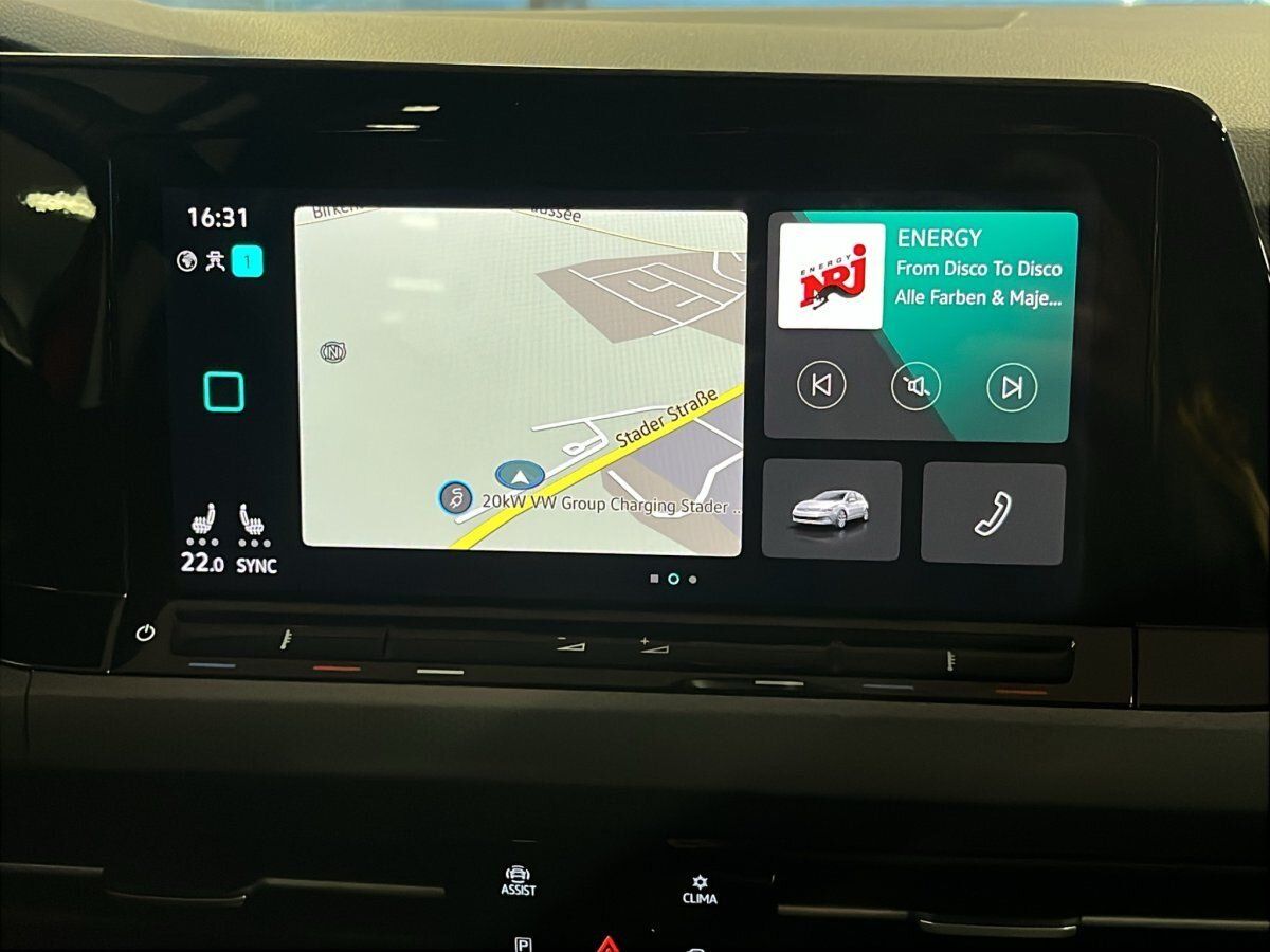 Fahrzeugabbildung Volkswagen Golf Active 1.5 TSI 6-Gang IQ.Light Navi Pano