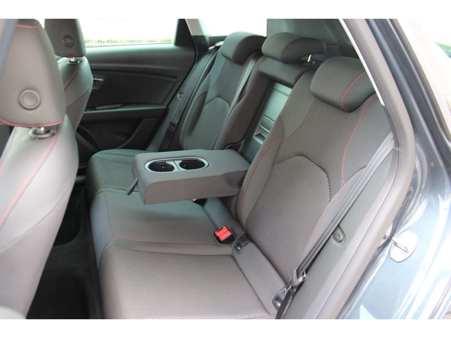 Fahrzeugabbildung SEAT Leon 1.5 TSI ST FR ACC LED Navi DAB PDC RFK AHK