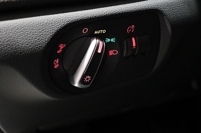 Q3 1.4 TFSI design LED NAVI PDC TEMPOMAT BT DAB