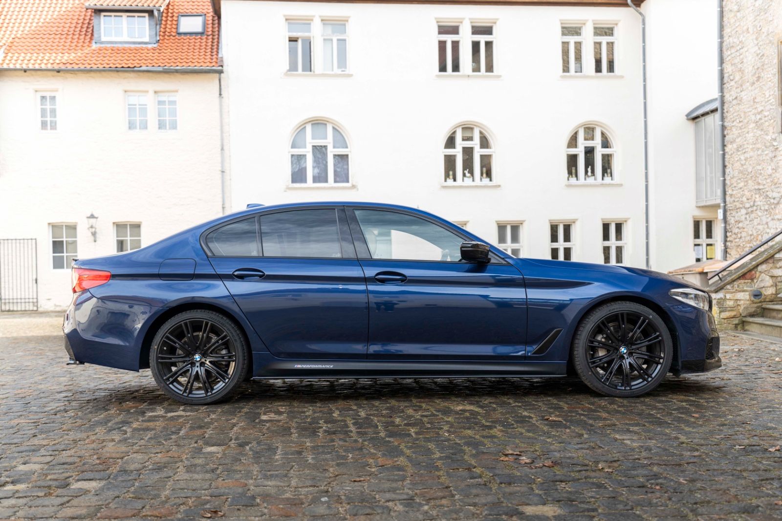 Fahrzeugabbildung BMW 530I M-PERFORMANCE LED KAM CARPLAY TOTW RDK HIFI