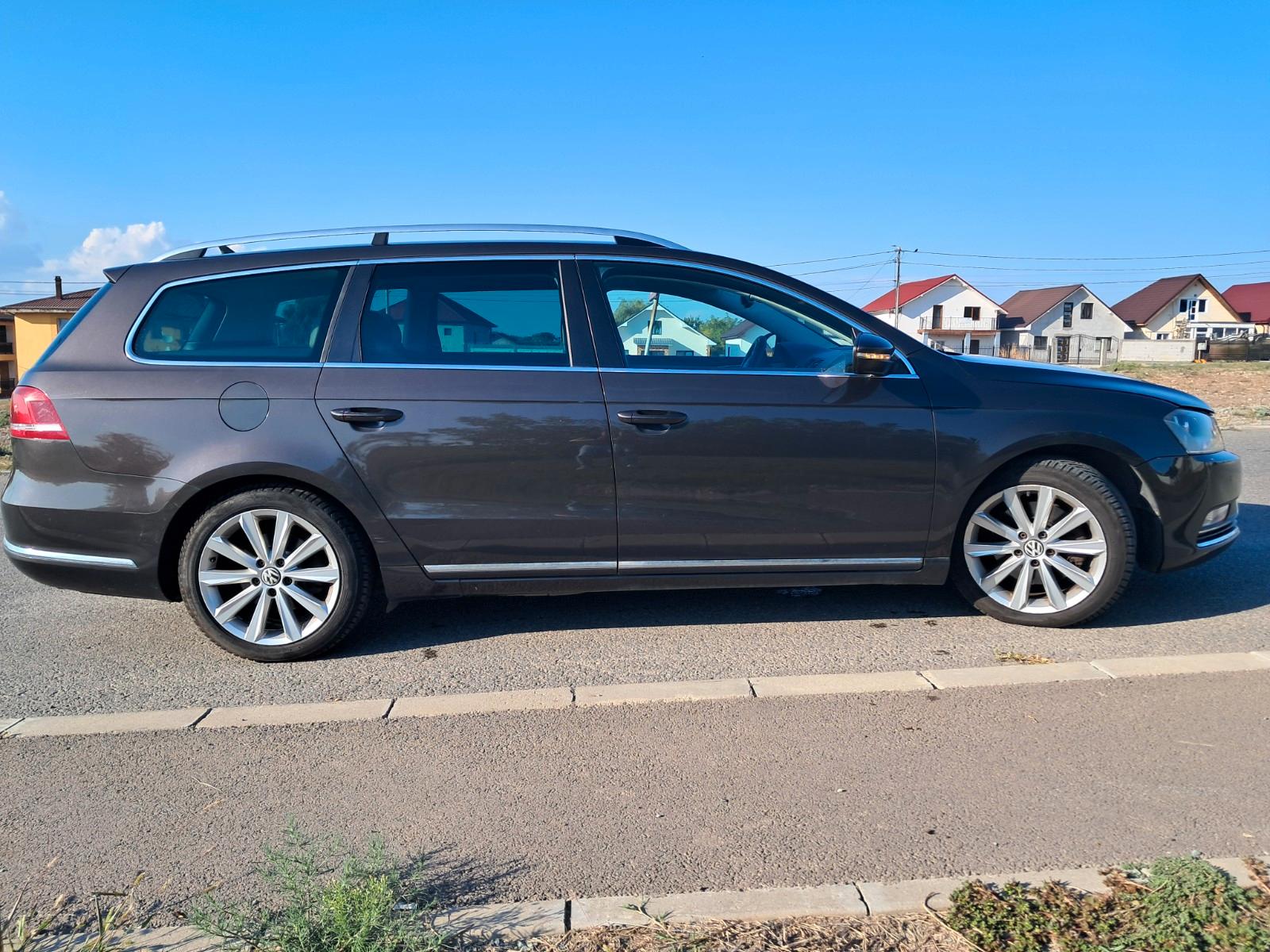 Volkswagen Passat 2010 — rear view