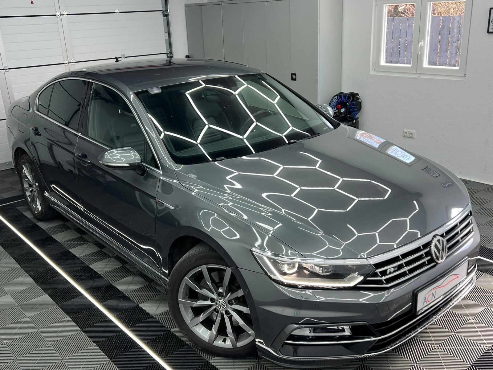 Fahrzeugabbildung Volkswagen Passat Lim. Highline 4Motion R-LINE/ACC/AHK/STHZ