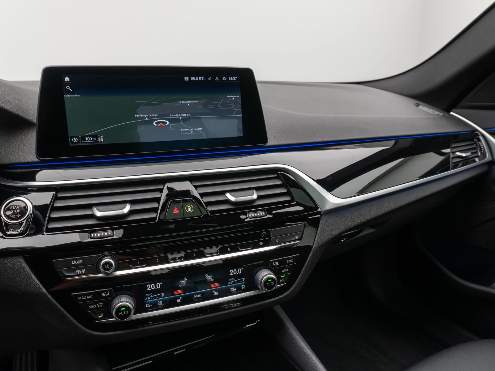 Fahrzeugabbildung BMW 540i xD Glasdach 360°HUD HiFi Stop&Go LED 20Zoll