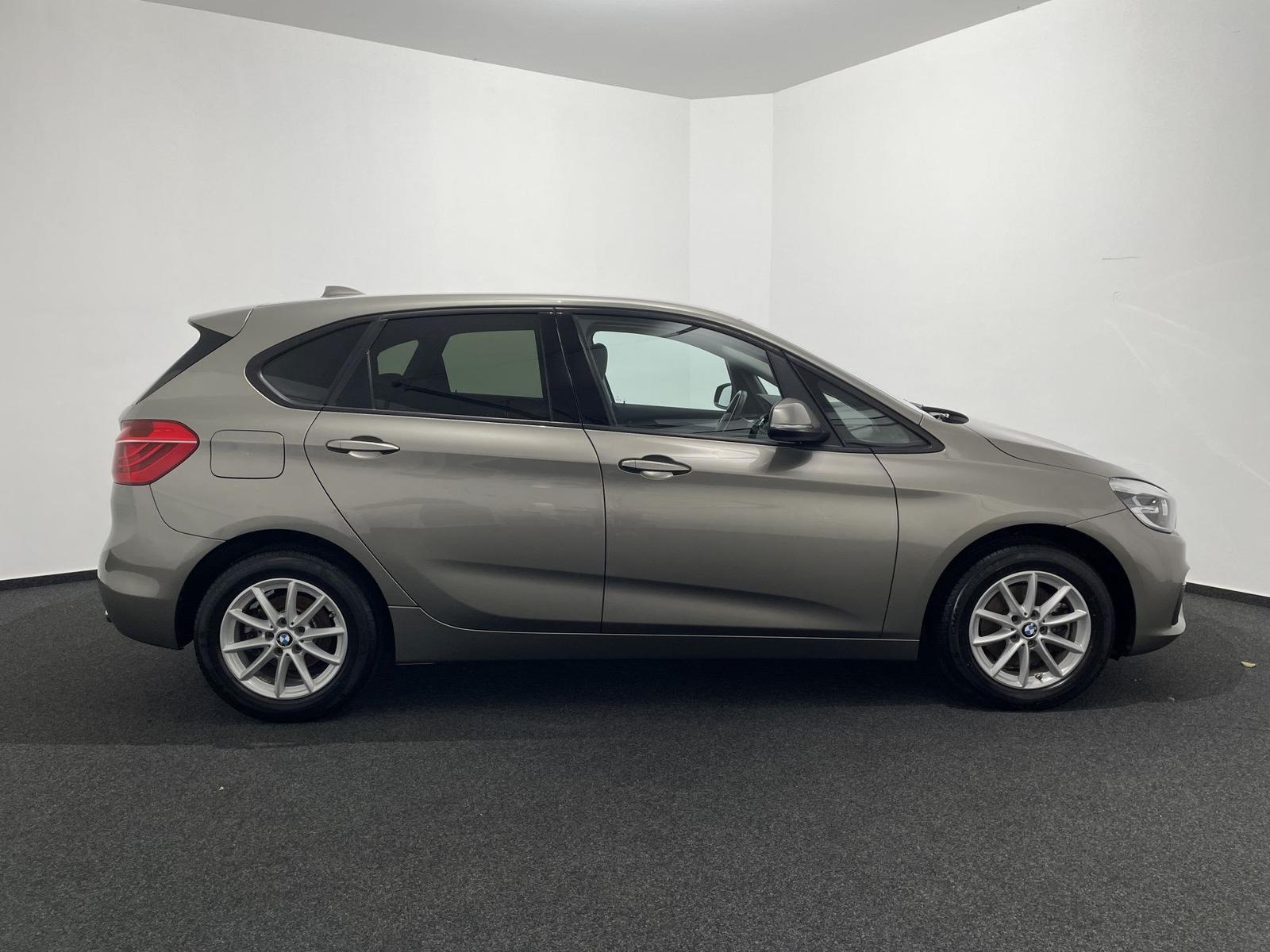 BMW 220i Active Tourer Advantage Tempomat AHK schw.