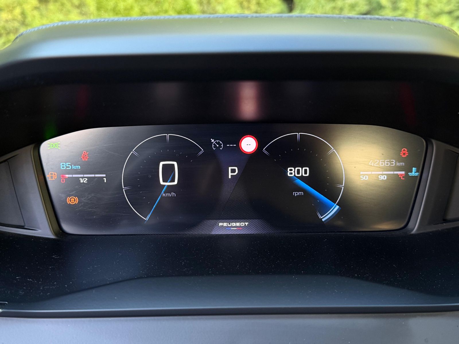Fahrzeugabbildung Peugeot 2008 1.5Blue-HDI Allure LED+NAV+SHZ+AHK+KAM+VIRT