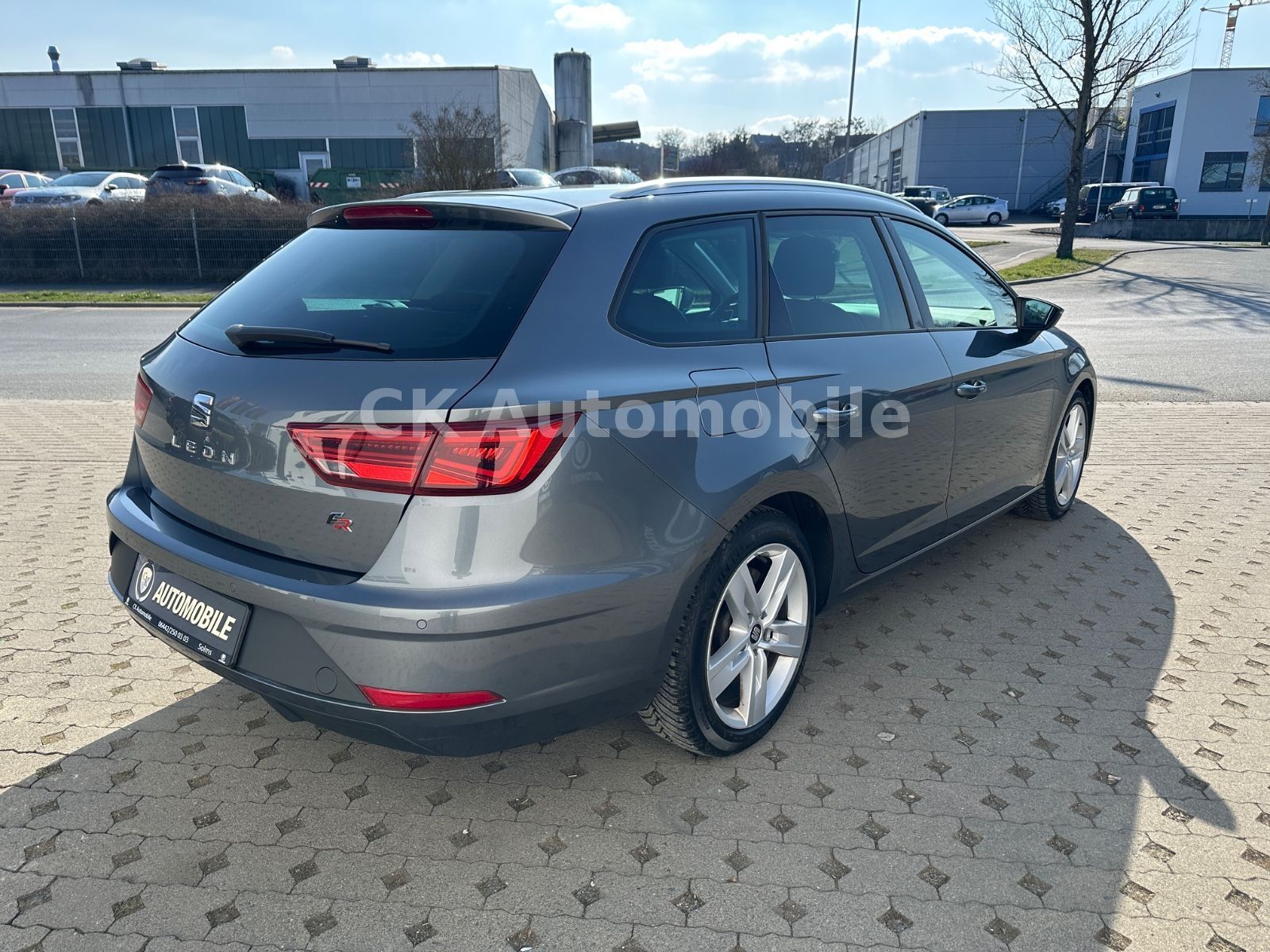 Fahrzeugabbildung SEAT Leon ST 1.5 TSI FR/Navi/Klima/LED/Tempomat/PDC