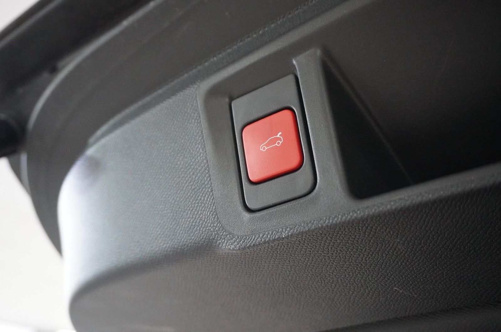 Fahrzeugabbildung Opel Astra L ST 1.2T ULTIMATE NAVI/LED/360°/VIRT/DAB+