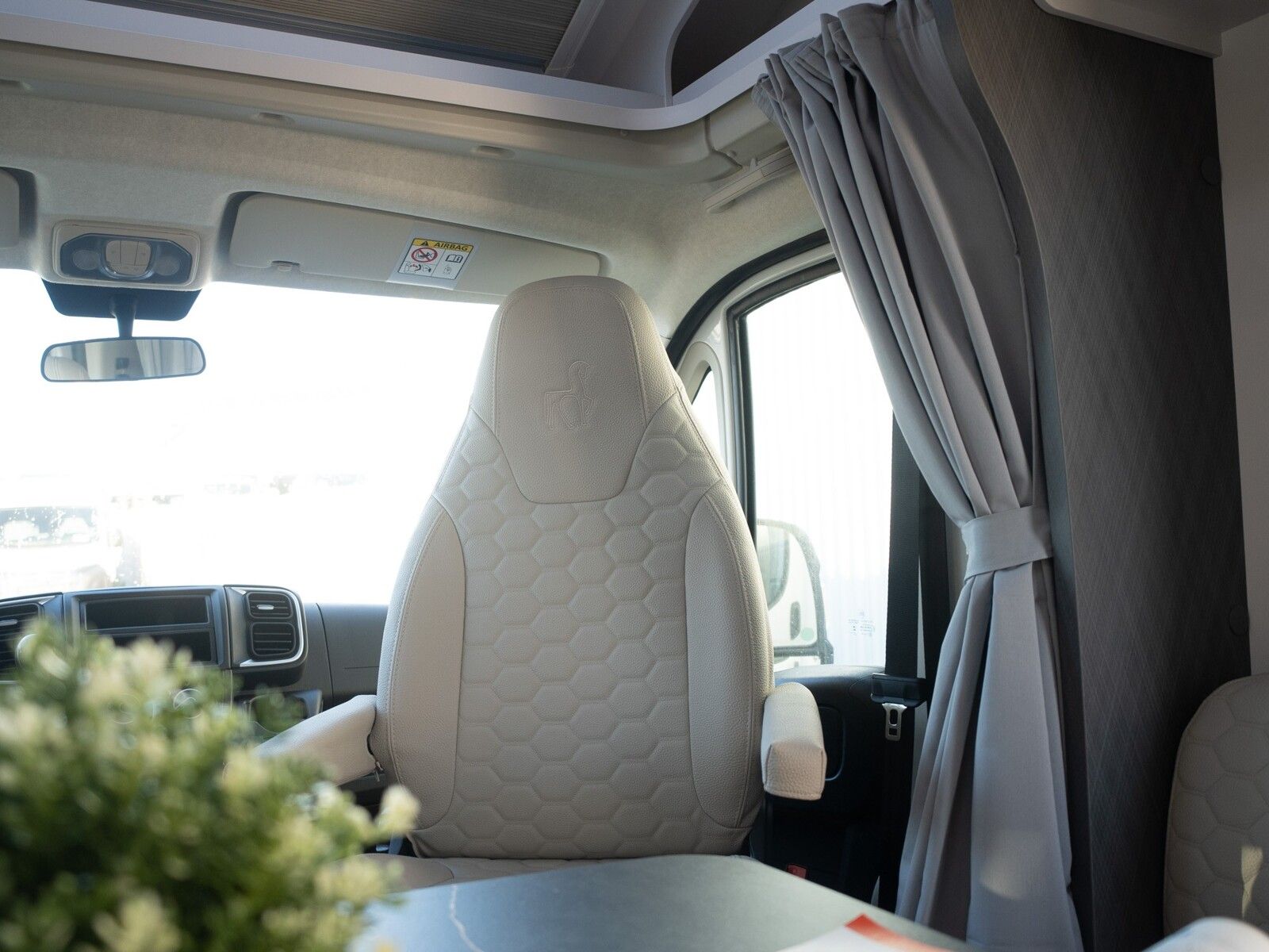 Fahrzeugabbildung Etrusco T-Modell Base 6.9 SBC Markise*Chassis+Komf-Paket