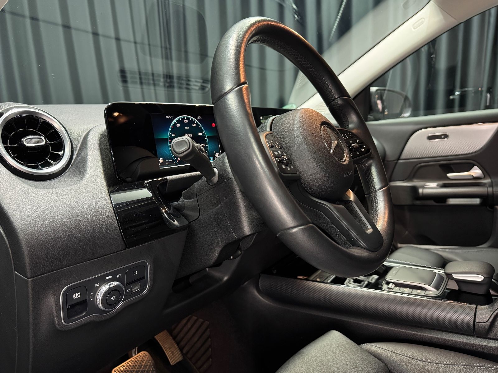 Fahrzeugabbildung Mercedes-Benz GLA 220d|AUTOMATIK|NAVI|LED-SCHEINWERFER|