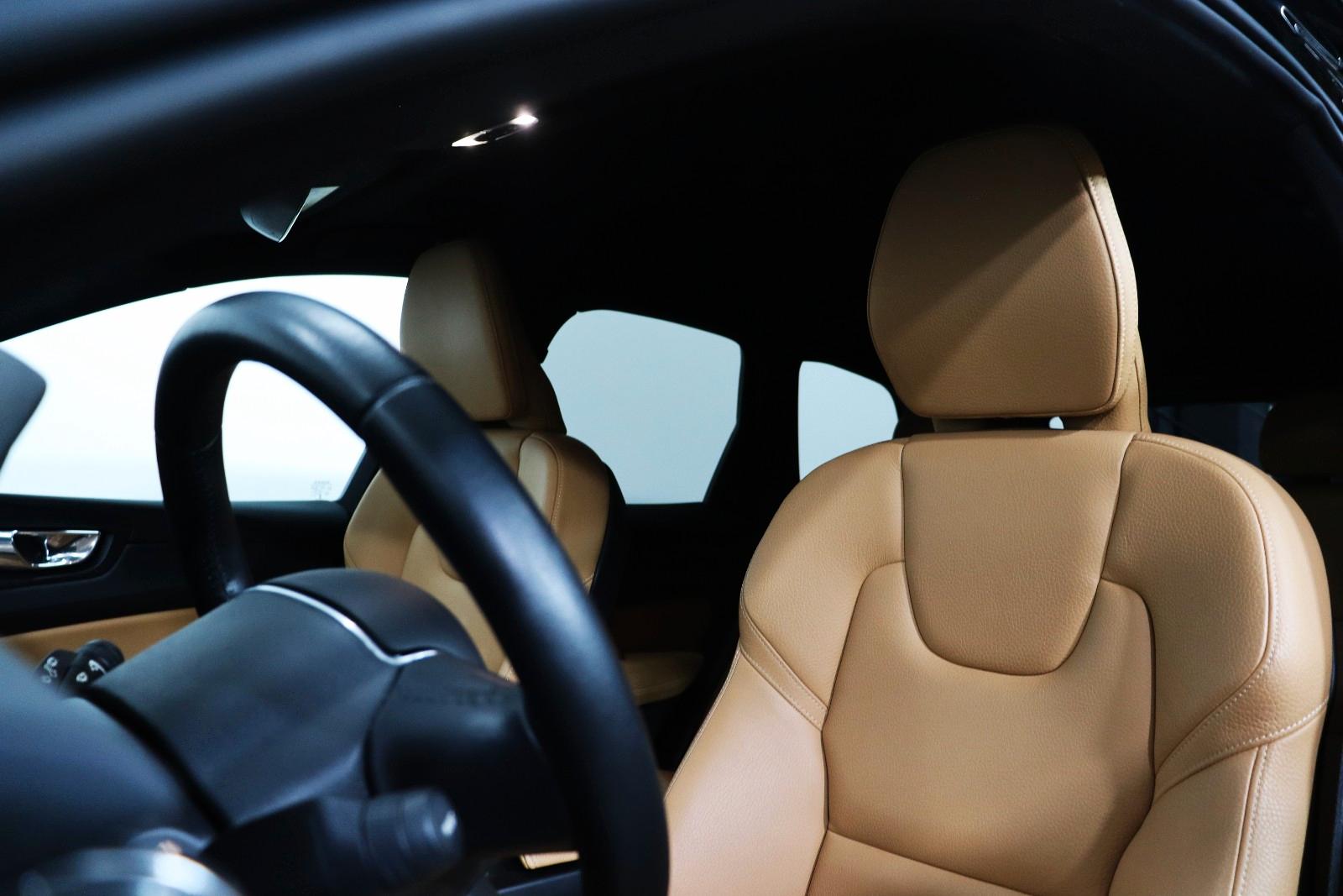 Volvo XC60 Momentum AWD*360°KAMERA*LEDER*NAVI*LED