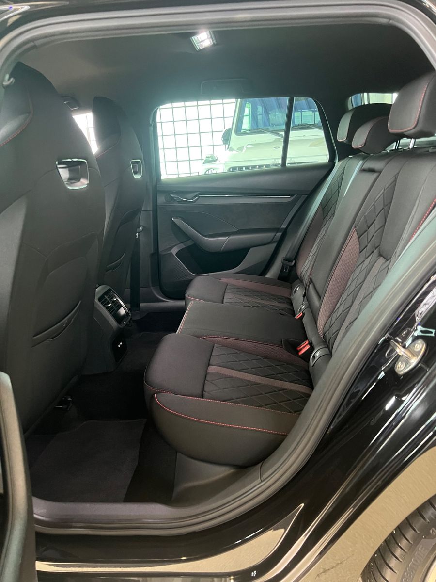 Fahrzeugabbildung SKODA Octavia Combi RS *HEAD*ACC*KAMERA*LED*VIRTUAL*