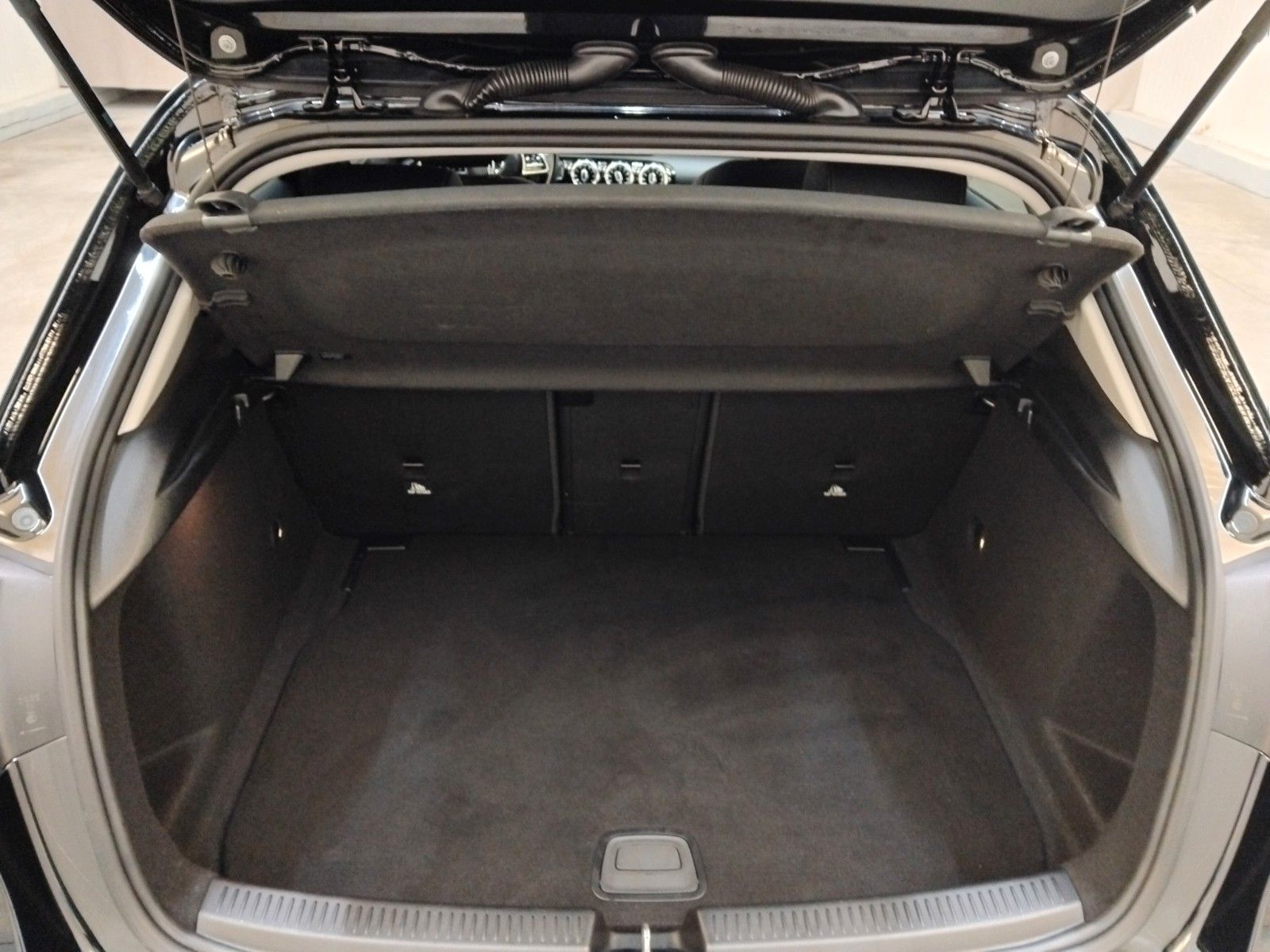 Mercedes-Benz A 180 (06/2026, Benzin)
